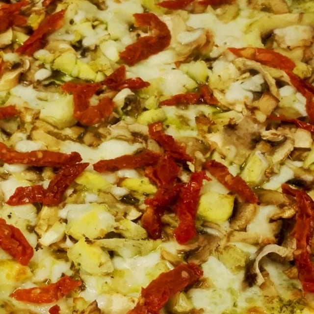 Gluten Free California Chicken & Artichoke Pizza (10").